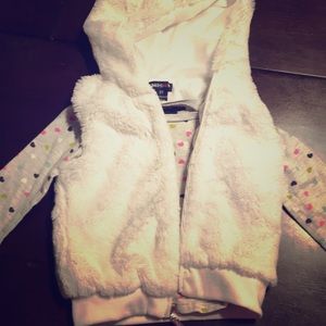 ⭐️3 for 20⭐️Toddler 2t limited too shirt &vest